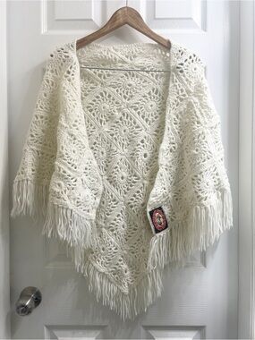 The Australian Outback Collection Vintage Cream Crochet Fringe Poncho Shawl Wrap